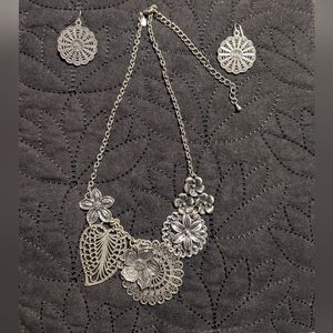 Premier Designs Floral Necklace